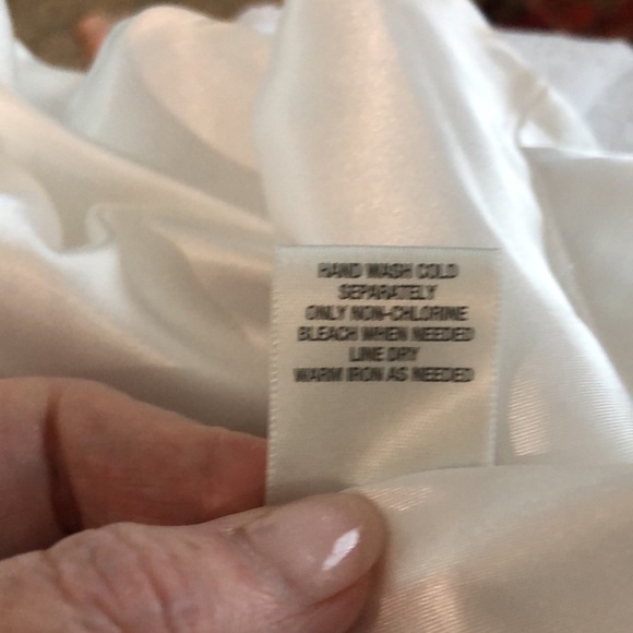 Dress Barn white eyelet, surplice front dress w/ruffle on one shoulder. Size 14 - Picture 11 of 11